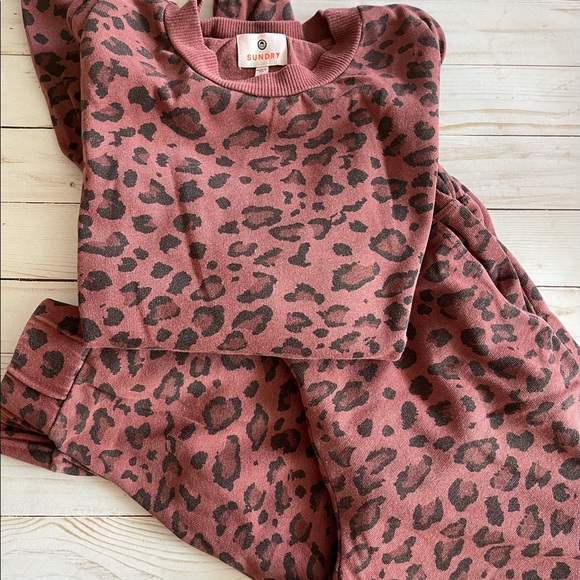 Sundry Other - Sundry Leopard Sweater Drapey Set Sz 1